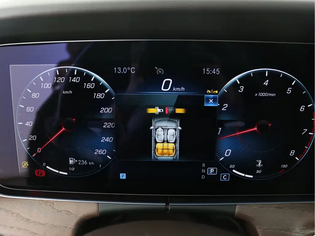 Mercedes-Benz E-Class 2023 — фото 10