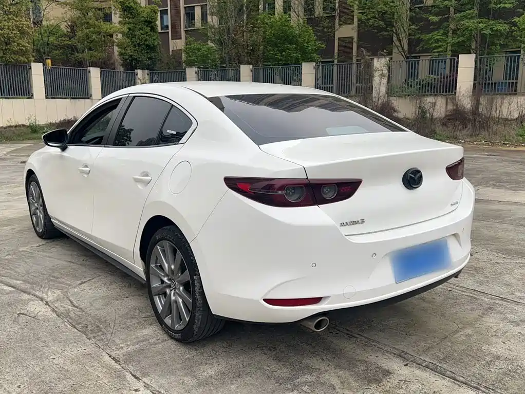 Mazda 3 Axela 2024 — фото 14
