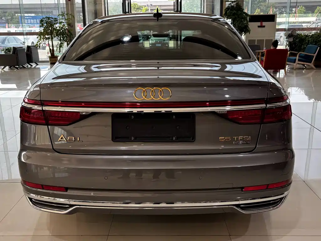 Audi A8 2018 — фото 4