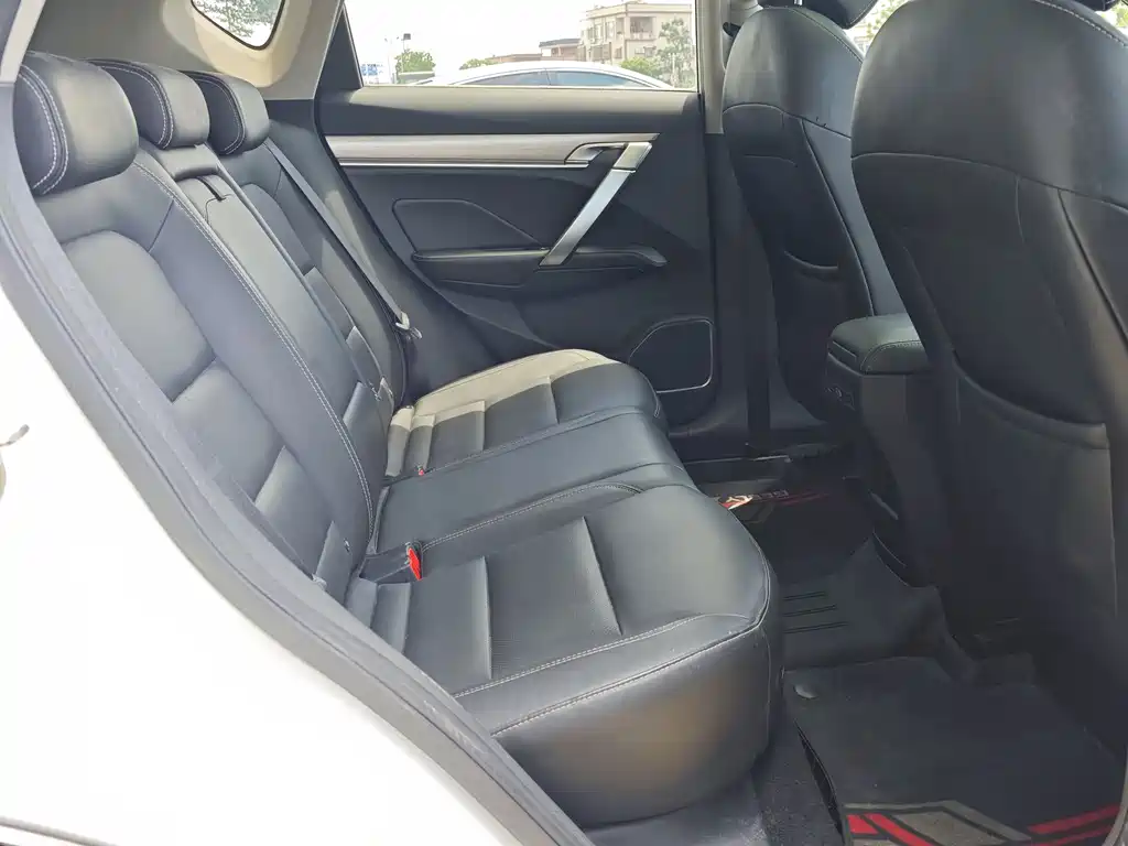 Geely Binyue 2019 — фото 14