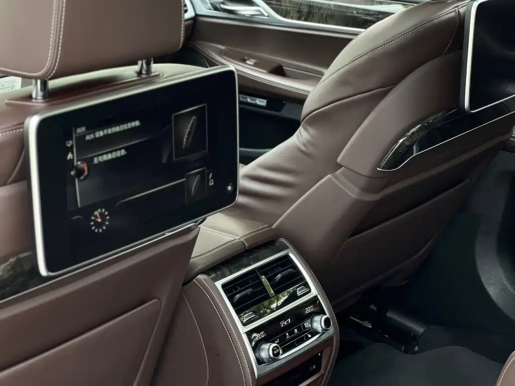 BMW 7 Series 2017 — фото 17