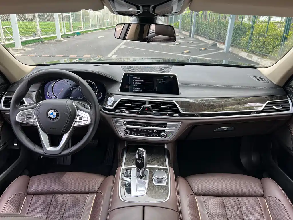 BMW 7 Series 2017 — фото 19