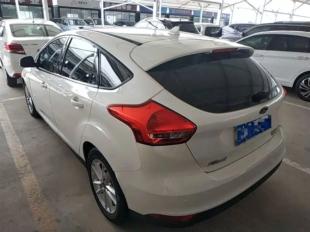 Ford Focus 2016 — фото 23