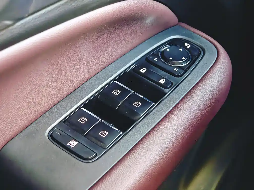 GAC Motor Trumpchi M6 2023 — фото 23