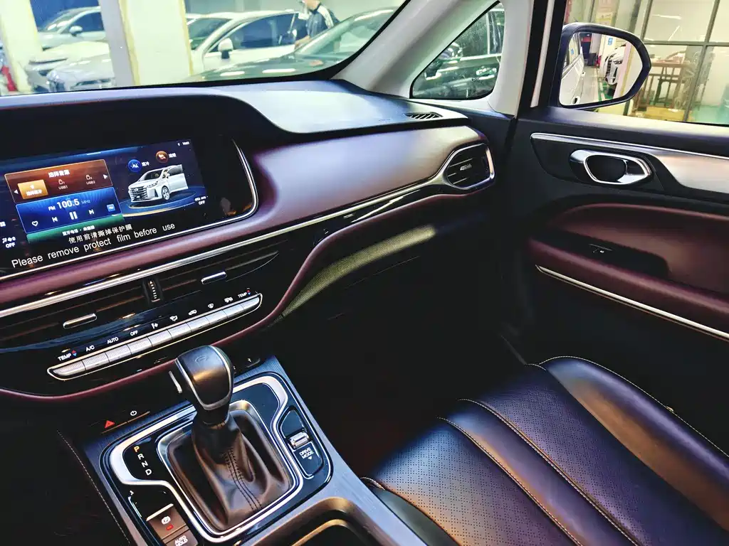 GAC Motor Trumpchi M6 2023 — фото 15