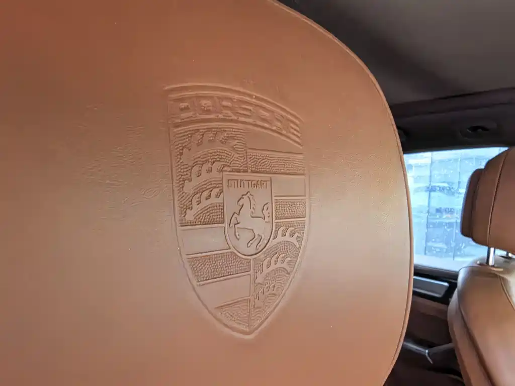Porsche Cayenne Hybrid 2023 — фото 25