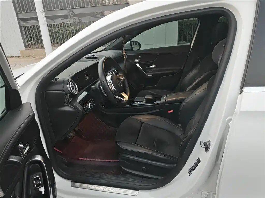 Mercedes-Benz A-Class 2022 — фото 9