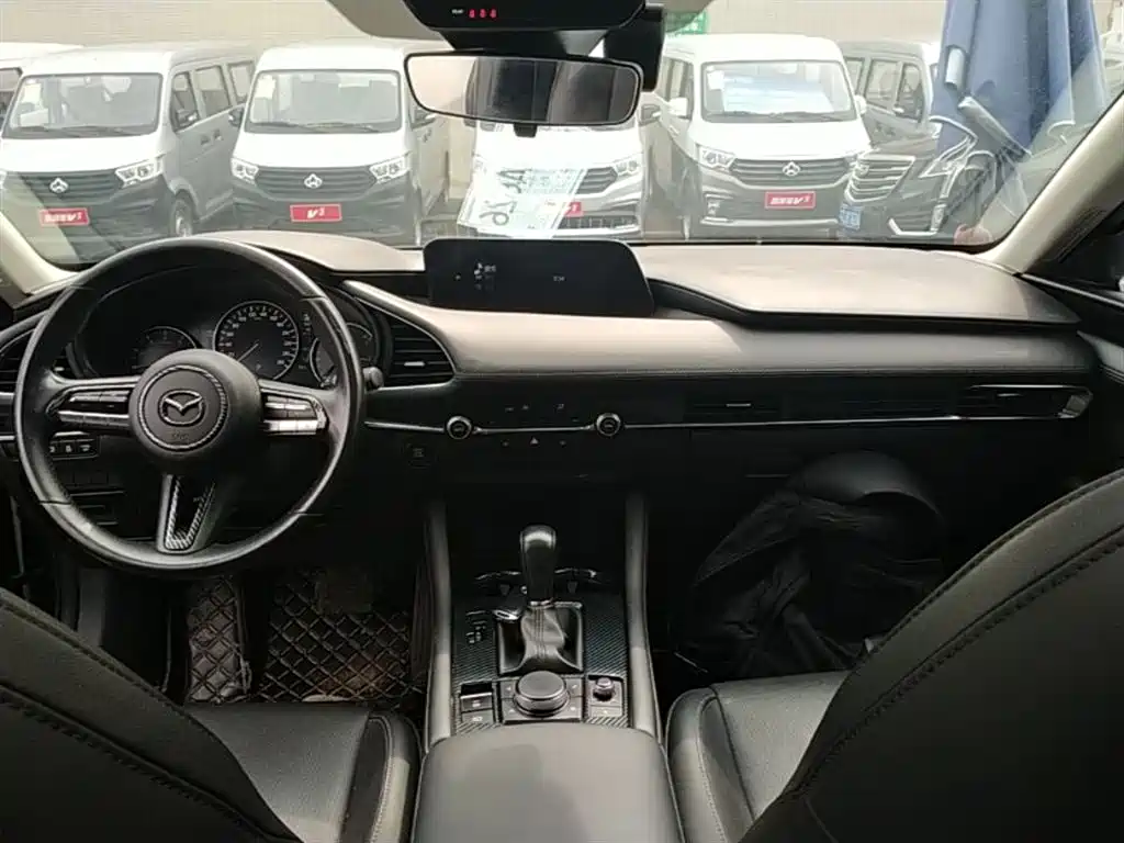 Mazda 3 Axela 2020 — фото 10