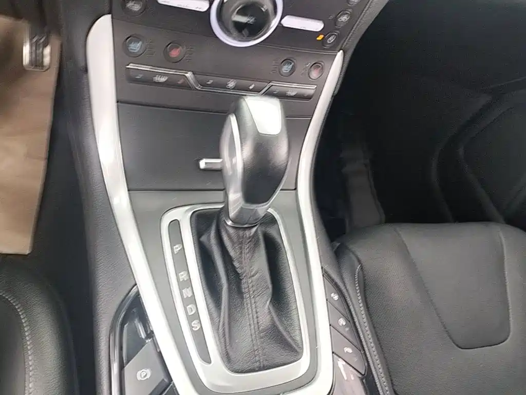 Ford Edge 2015 — фото 14