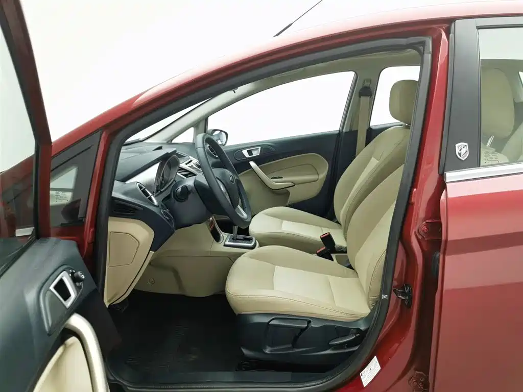 Ford Fiesta 2010 — фото 10