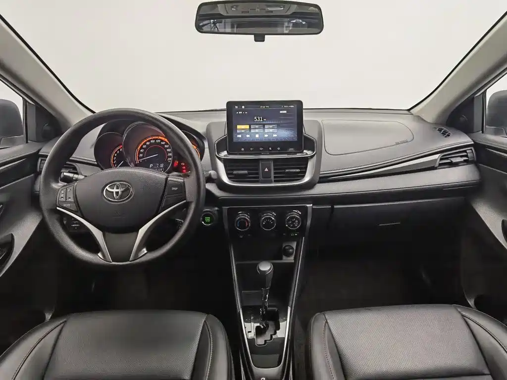 Toyota Yaris L 2021