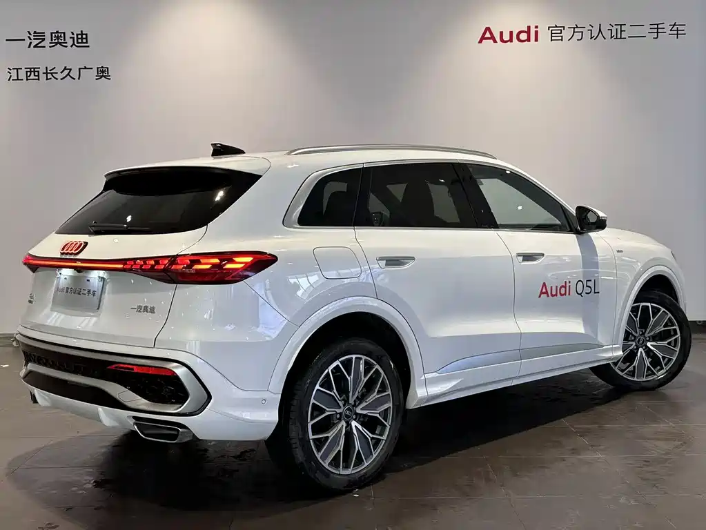 Audi Q5L 2025 — фото 4