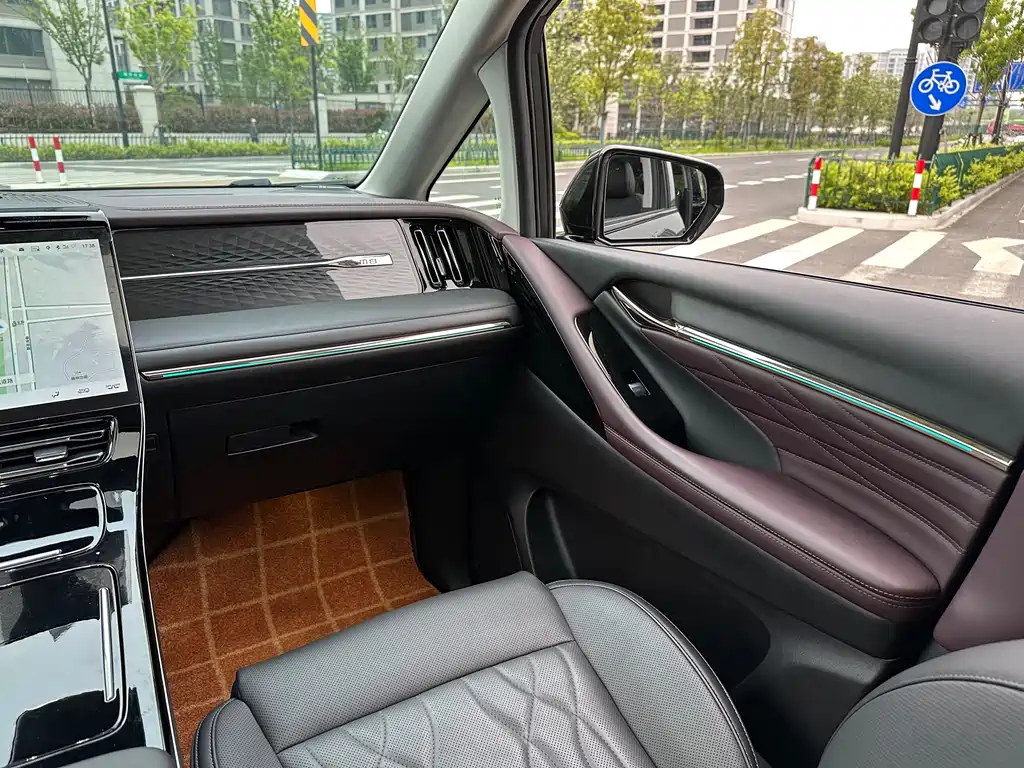 GAC Motor Trumpchi M8 2023 — фото 12