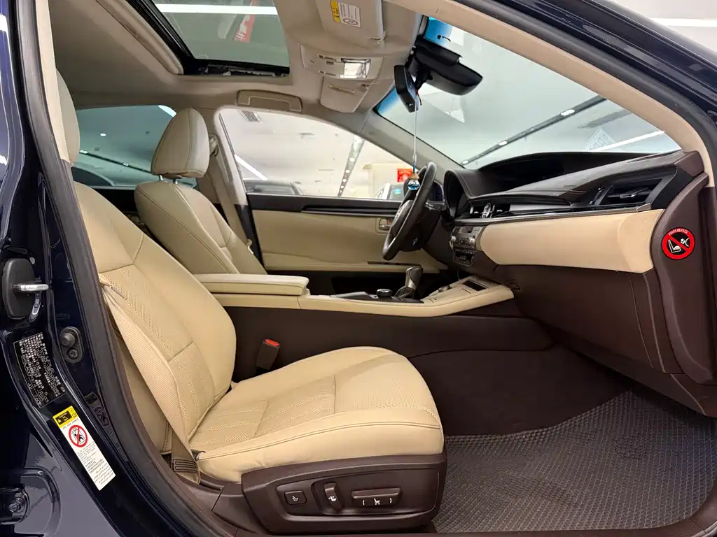 Lexus ES 2016 — фото 12