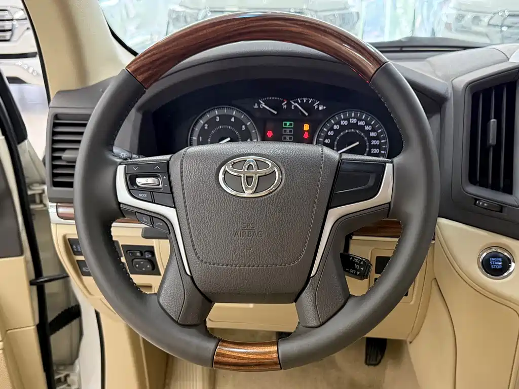 Toyota Land Cruiser 2018 — фото 7