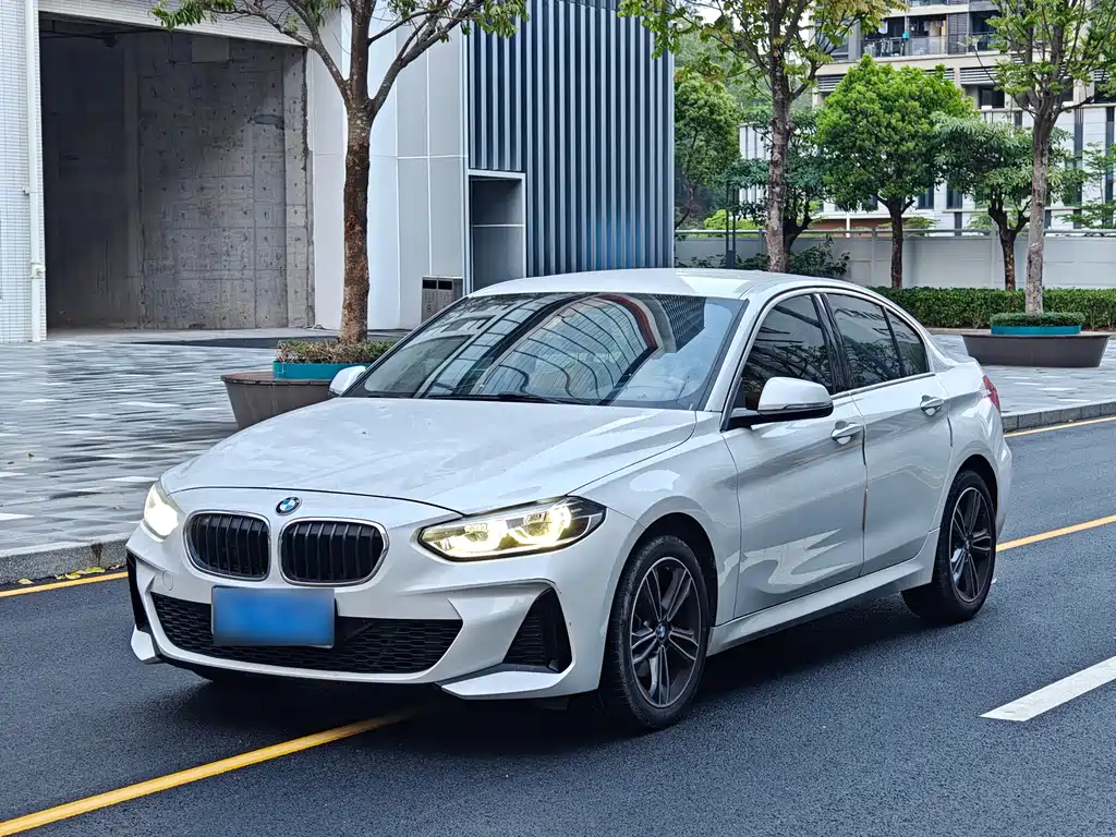 BMW 1 Series 2021 — фото 1