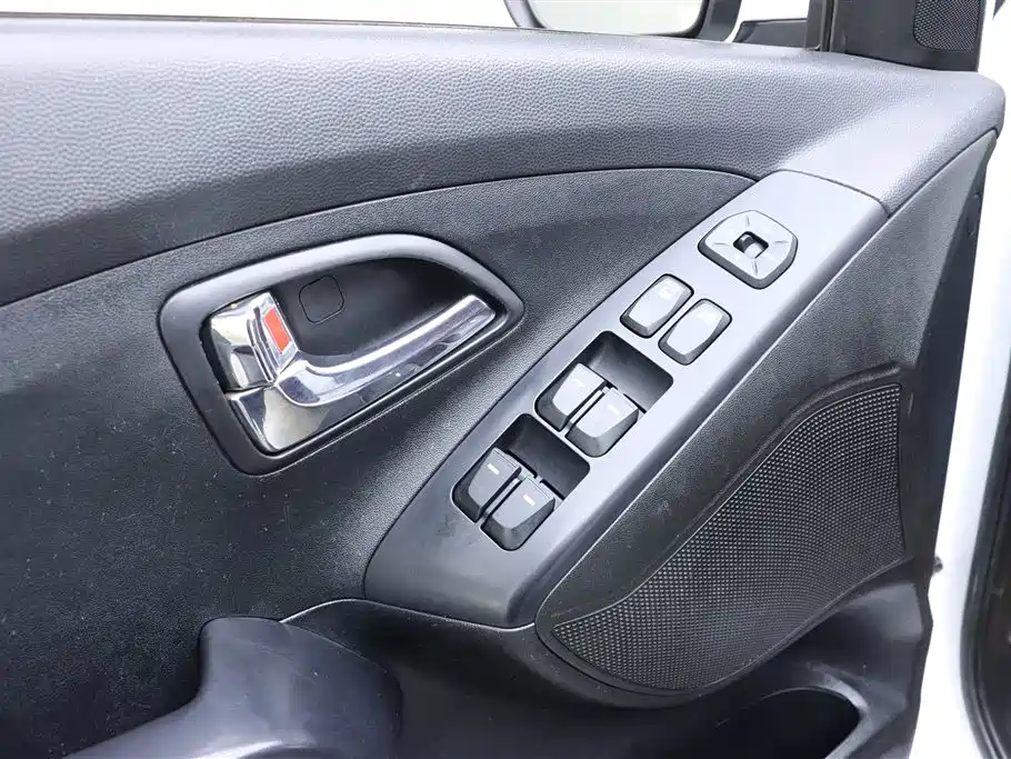 Hyundai ix35 2015 — фото 11