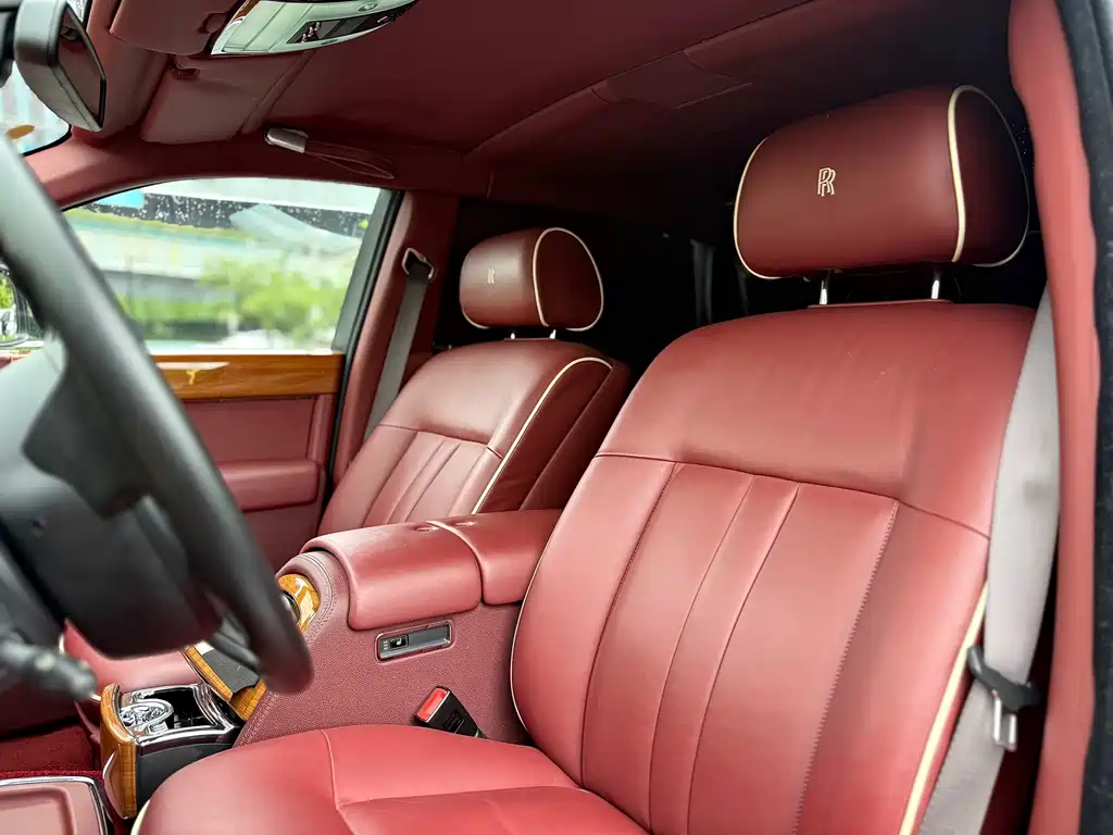 Rolls-Royce Phantom 2015 — фото 12