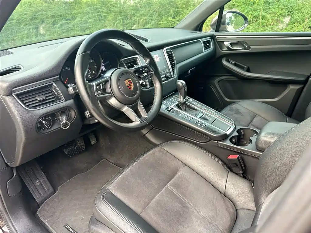 Porsche Macan 2018 — фото 10