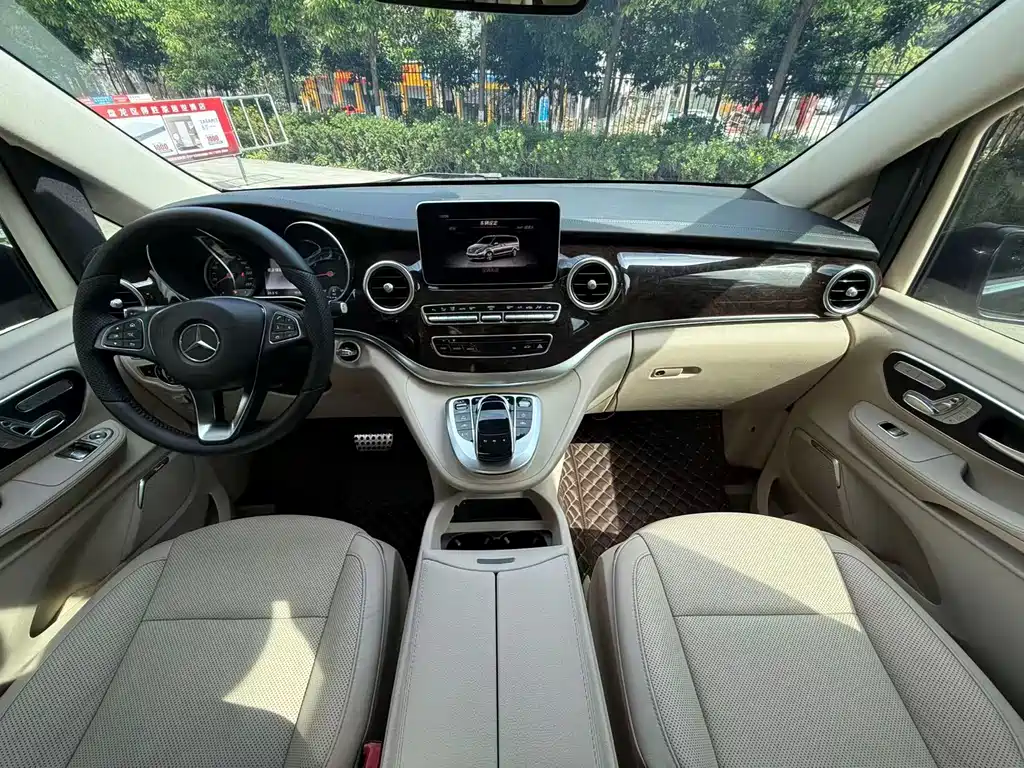 Mercedes-Benz V-Class 2019 — фото 30