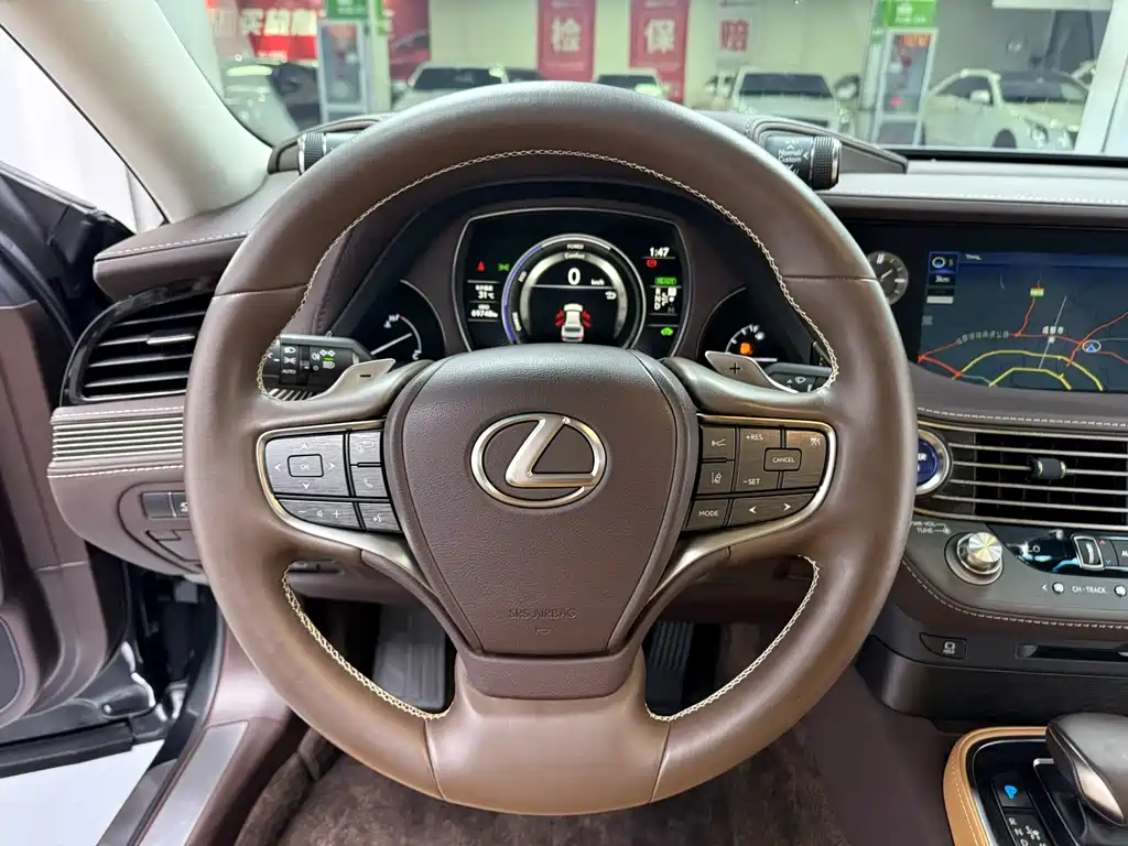 Lexus LS 2020 — фото 2