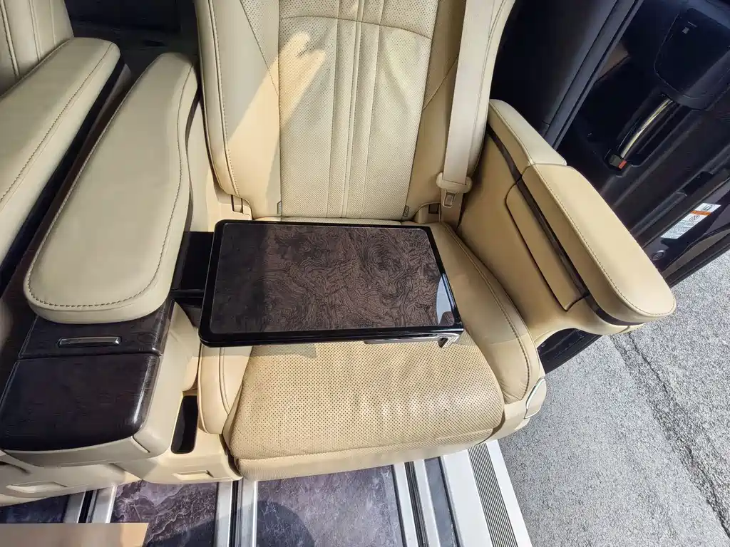 Toyota Alphard 2020 — фото 15