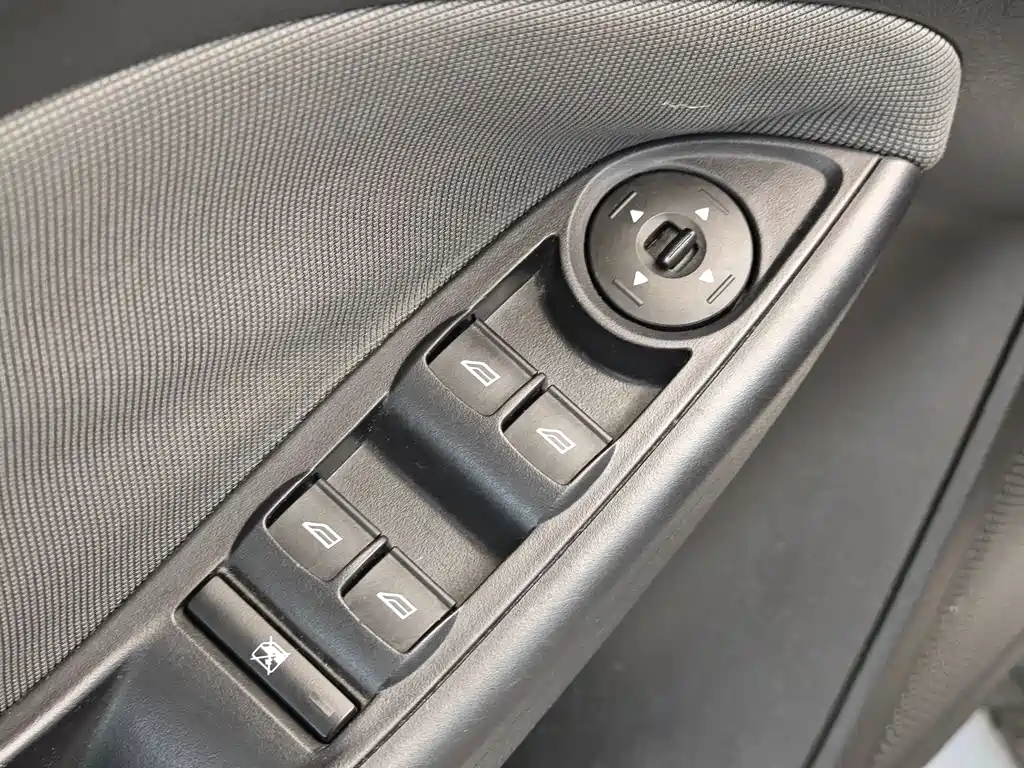 Ford Focus 2015 — фото 9