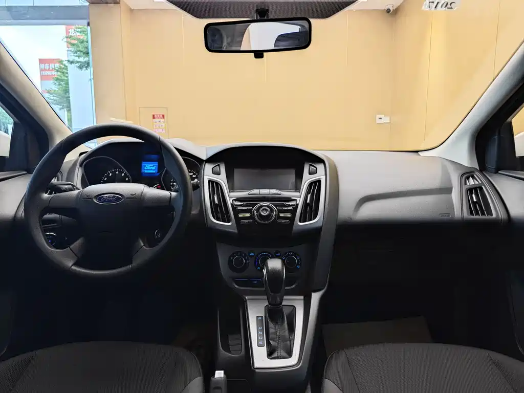Ford Focus 2015 — фото 19