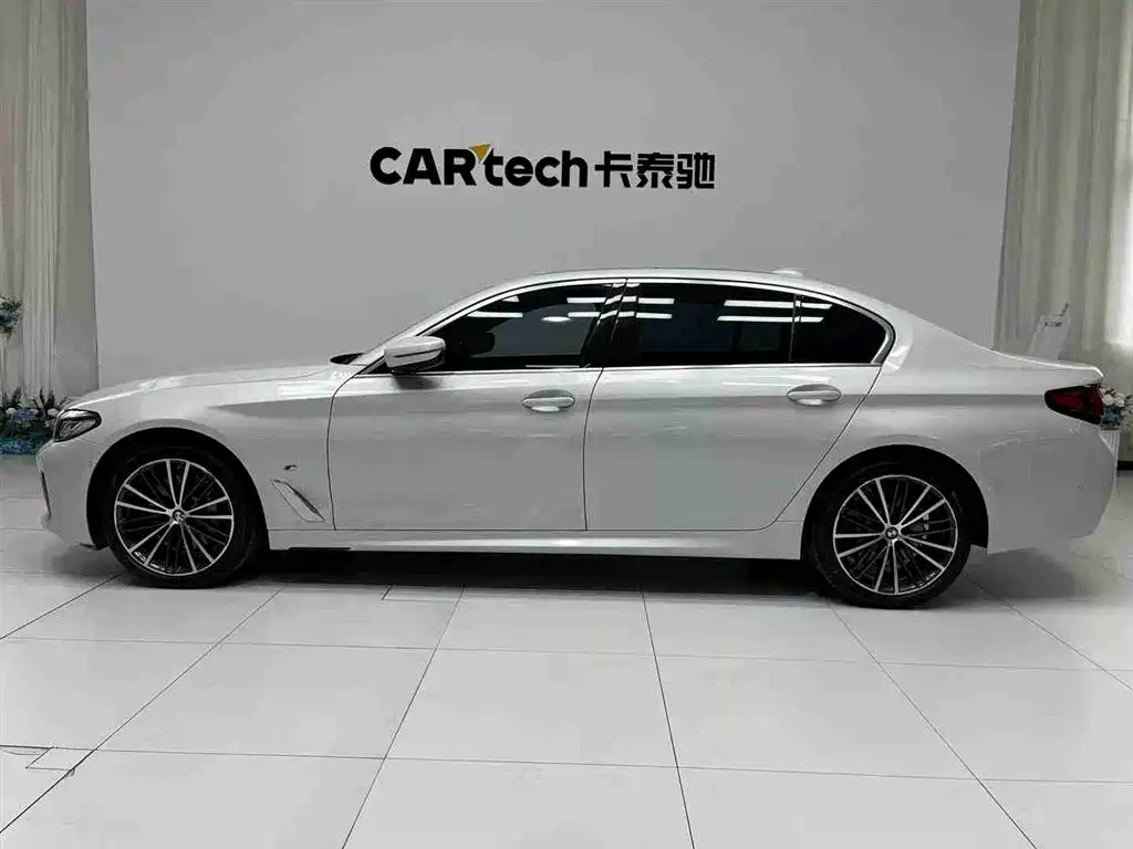 BMW 5 Series 2022 — фото 18