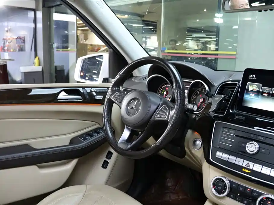 Mercedes-Benz GLS 2016 — фото 18