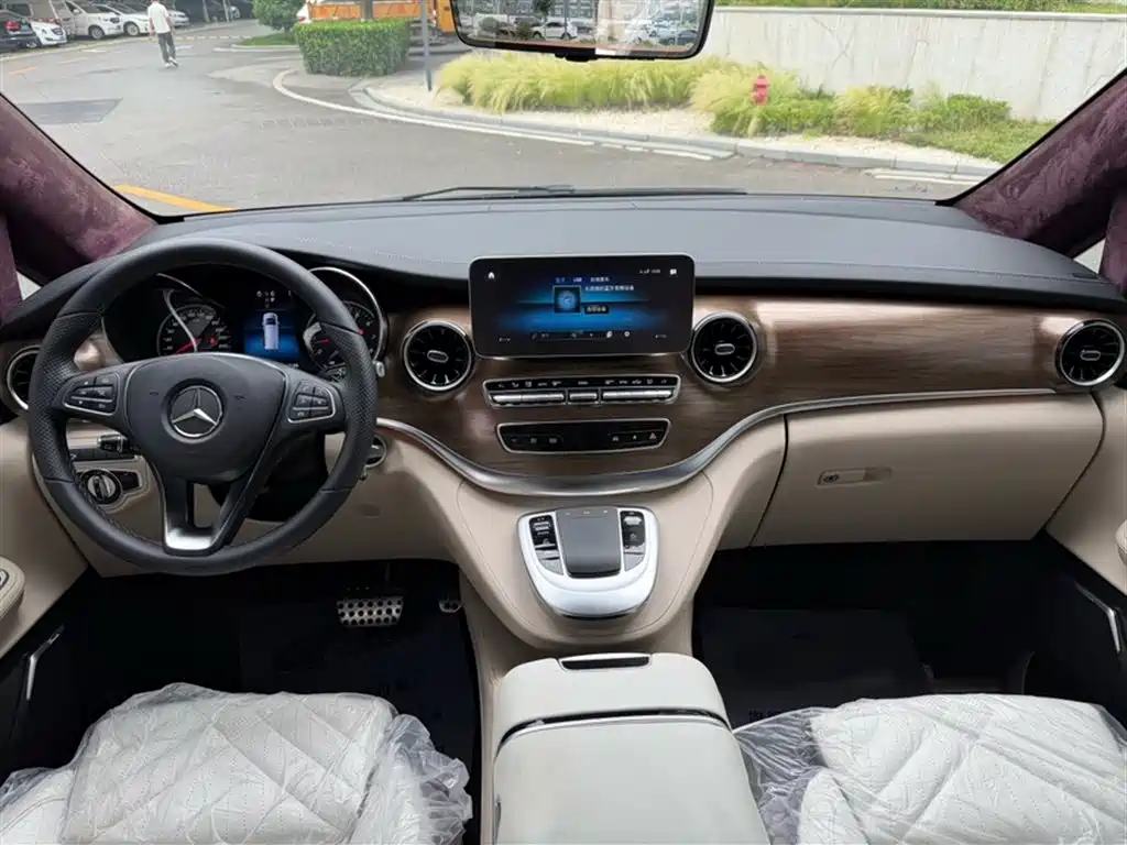 Mercedes-Benz V-Class 2023 — фото 15