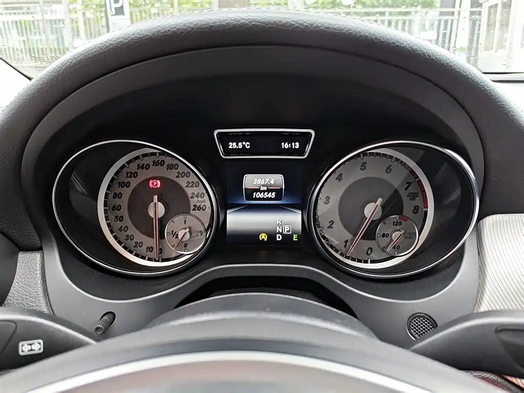 Mercedes-Benz GLA 2015 — фото 10