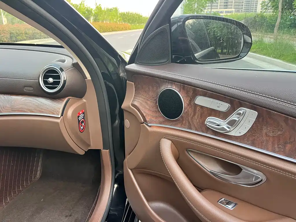 Mercedes-Benz E-Class 2020 — фото 15