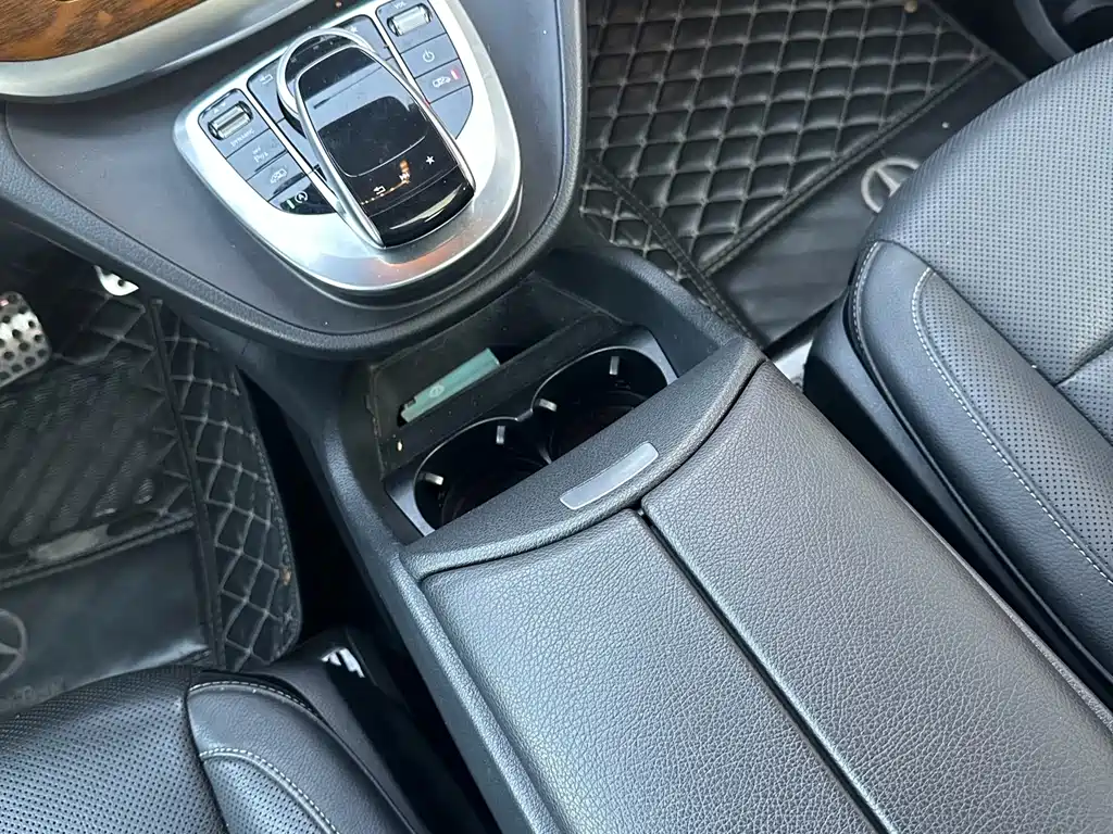 Mercedes-Benz V-Class 2018 — фото 17