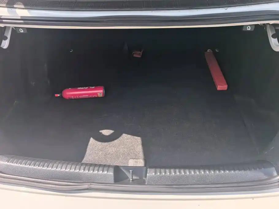 Volkswagen Sagitar 2016