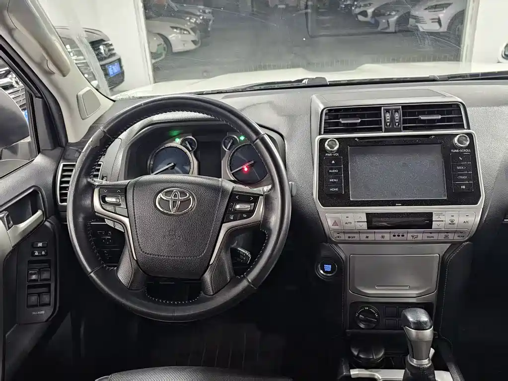 Toyota Prado 2018 — фото 11