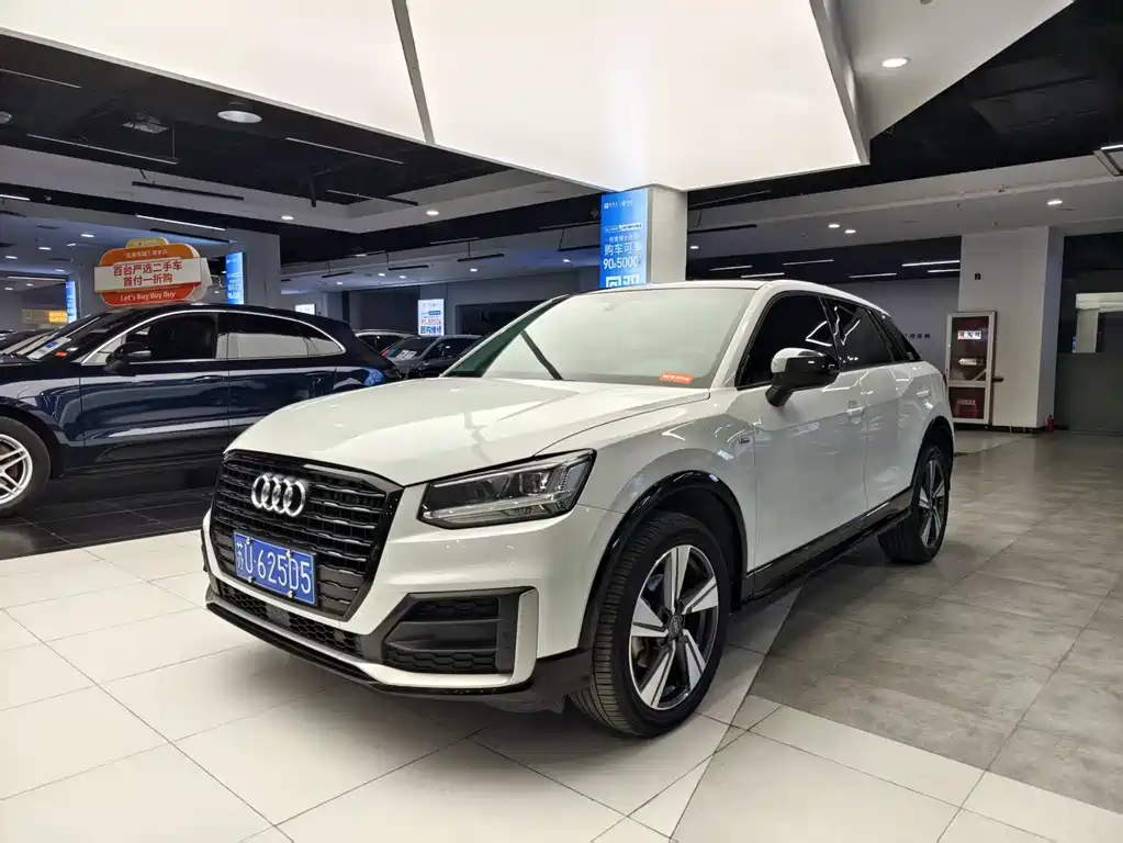 Audi Q2L 2021 — фото 1
