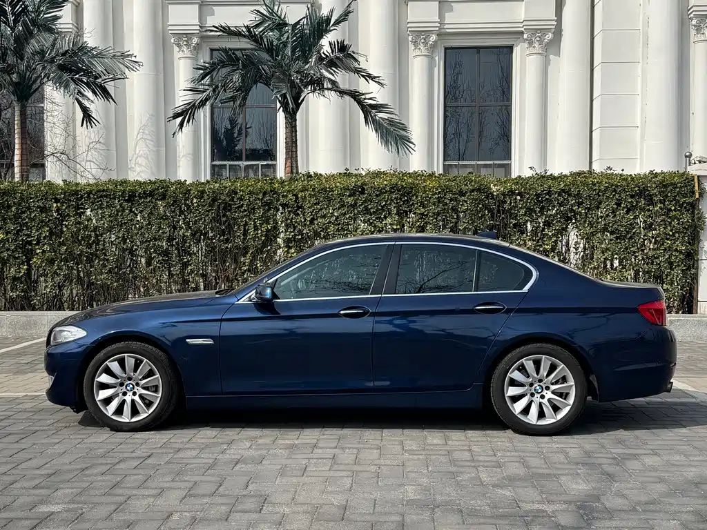 BMW 5 Series 2011 — фото 3