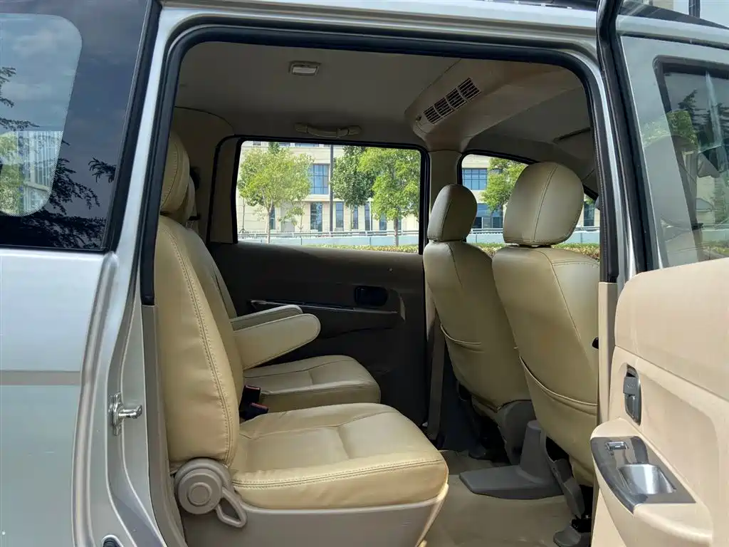 Wuling Hongguang 2014