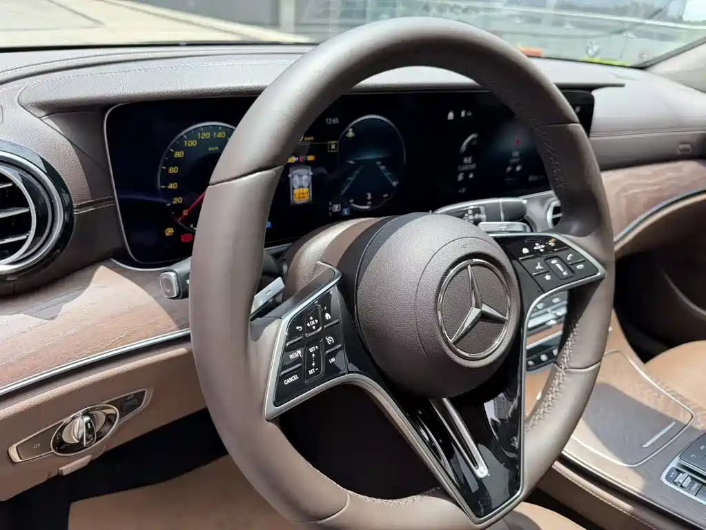 Mercedes-Benz E-Class 2020 — фото 11