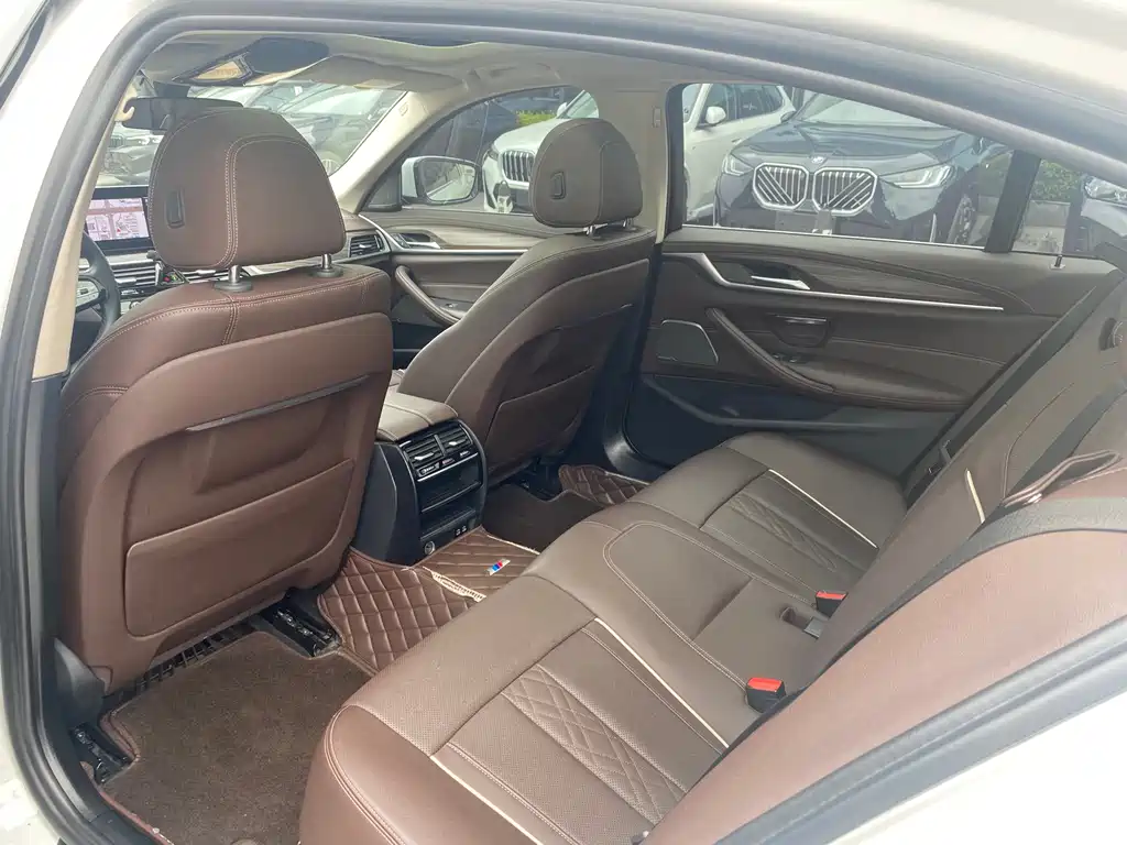 BMW 5 Series 2022 — фото 17