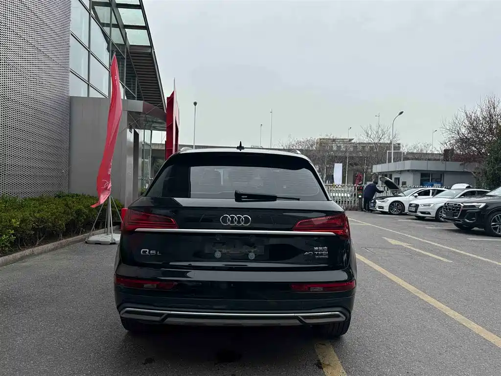Audi Q5L 2023 — фото 6