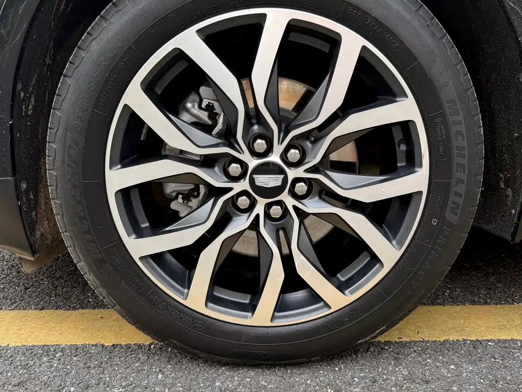 Cadillac XT5 2023 — фото 13
