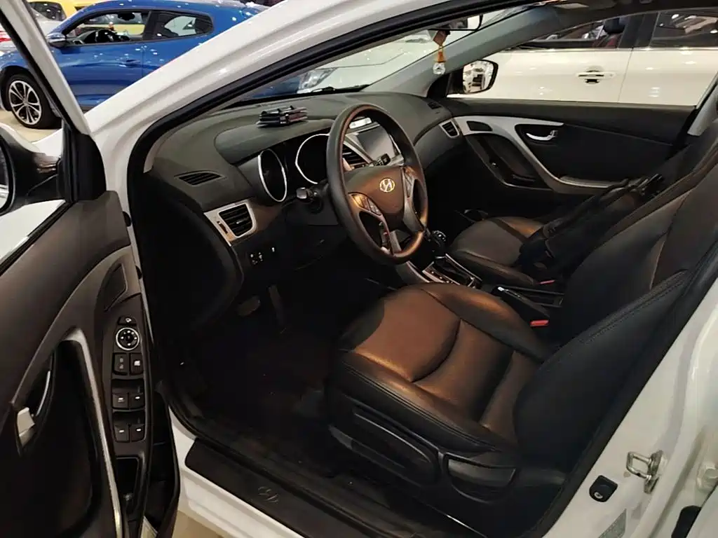 Hyundai Elantra Langdong 2017 — фото 16