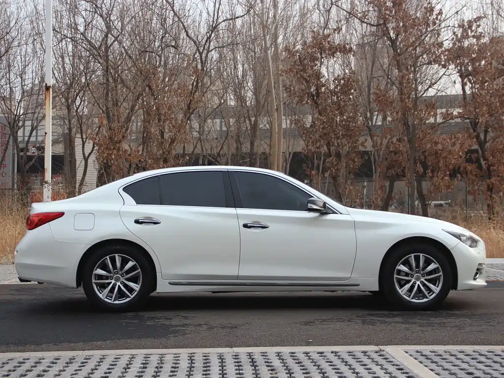Infiniti Q50L 2015 — фото 13