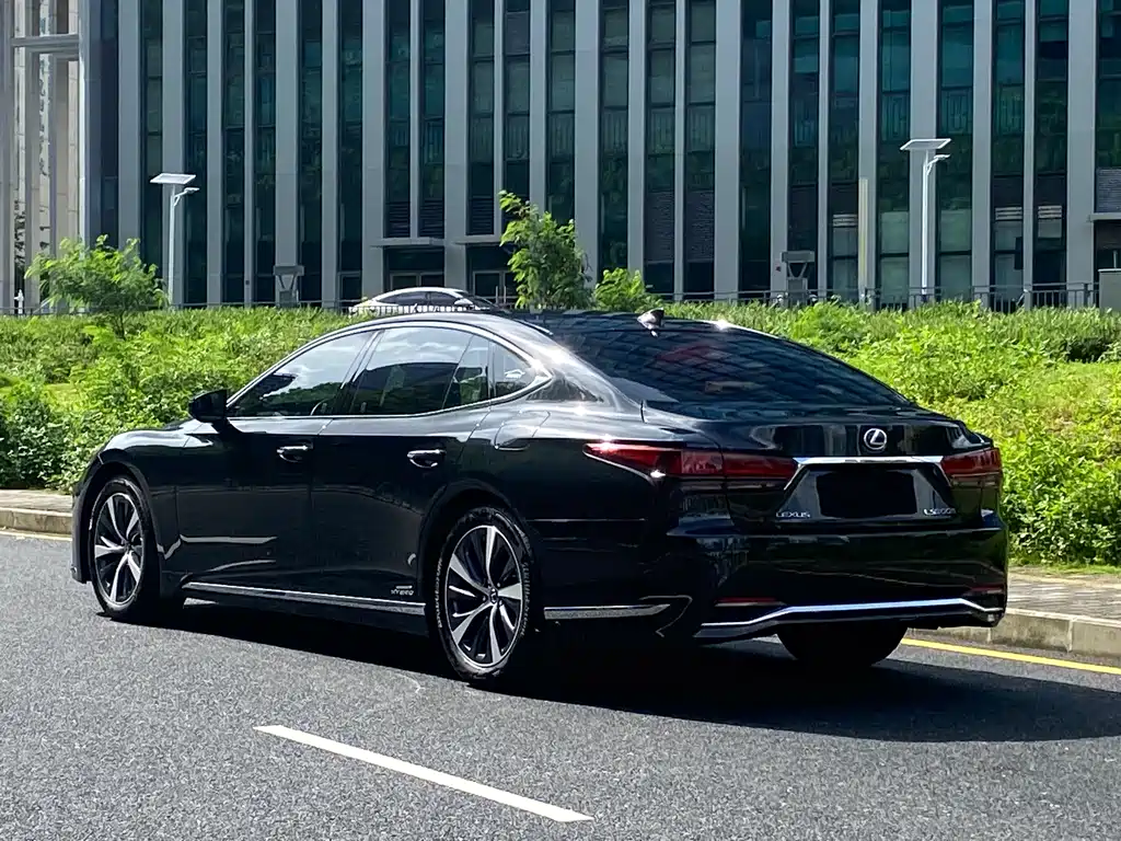 Lexus LS 2023