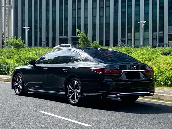 Lexus LS 2023