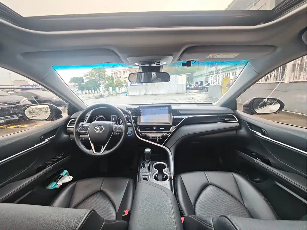 Toyota Camry 2023 — фото 15