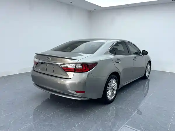Lexus ES 2017