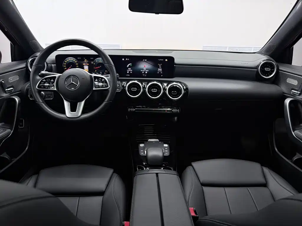 Mercedes-Benz A-Class 2022 — фото 11